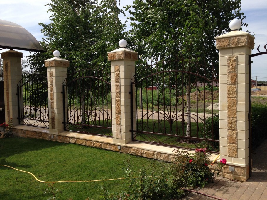 Колонны Дагестанский камень забора