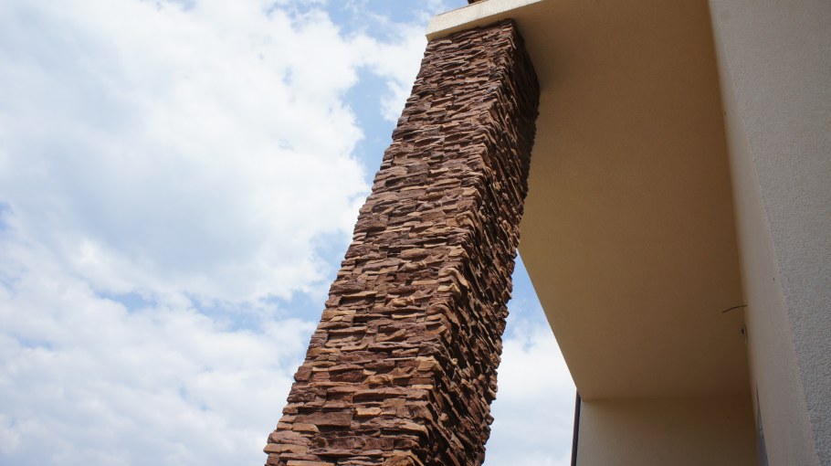 Отделка колонн камнем