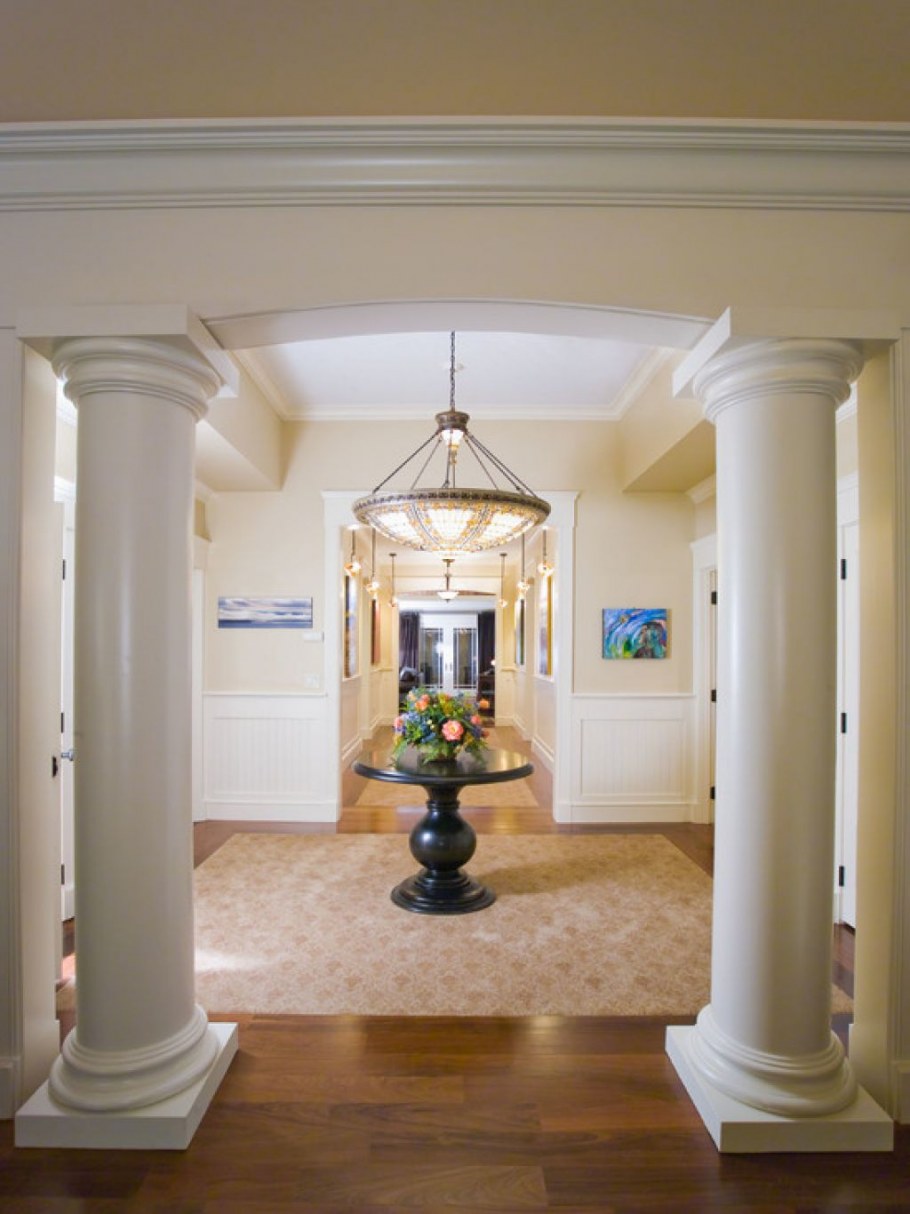 Гипсовые колонны в интерьере