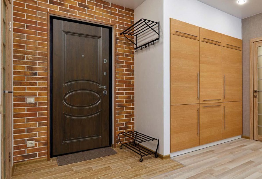 Входные двери в интерьере