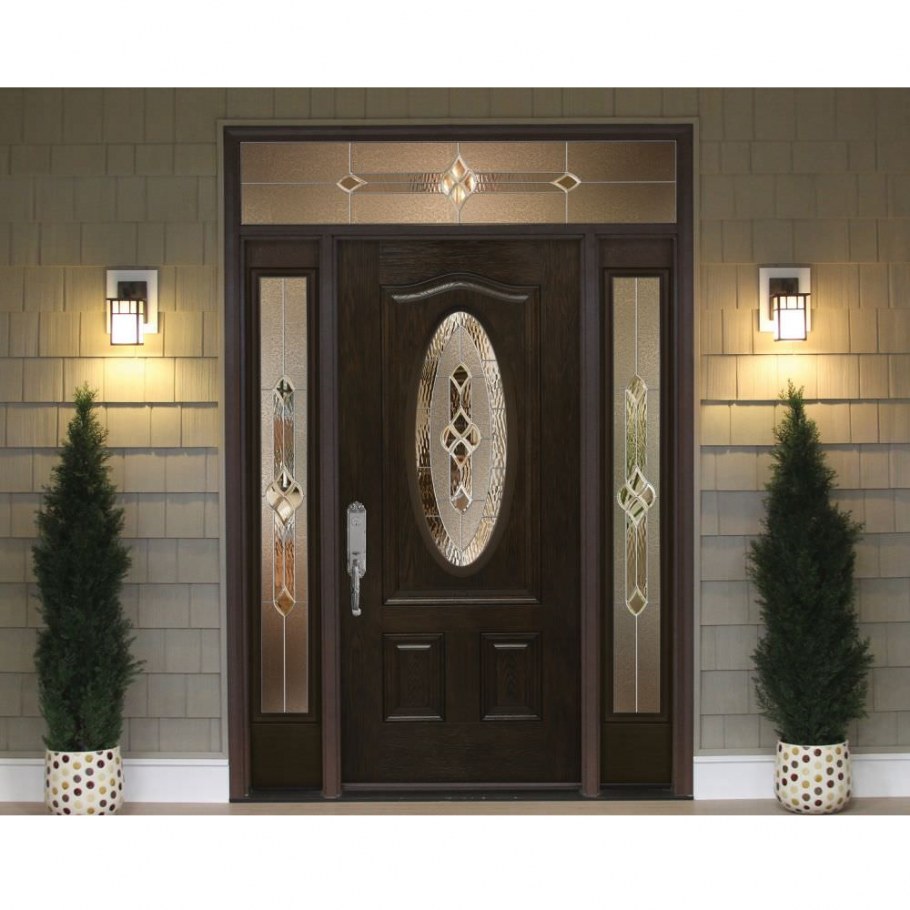 Входная дверь в интерьере подъезда