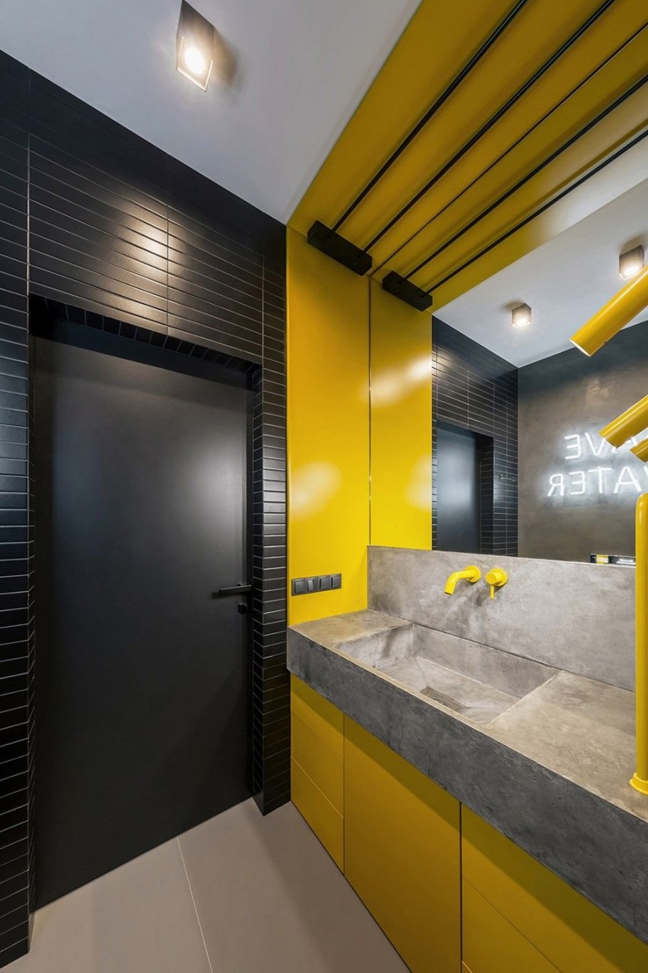 Ванная желтая с серым