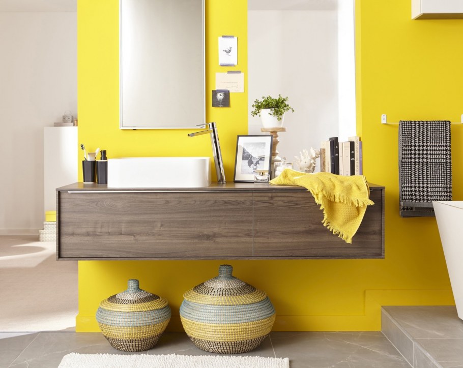 Ванная комната в горчичном цвете