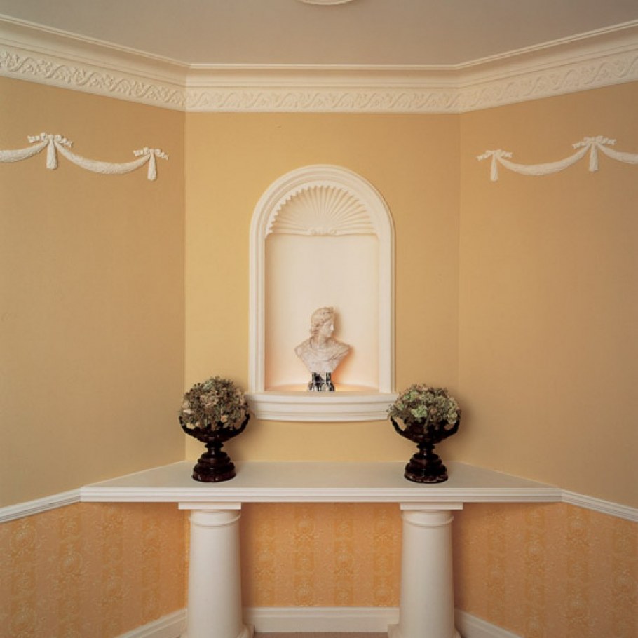 Лепнина в интерьере в гостиной