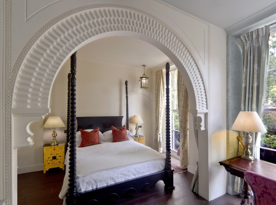 Кровать Gothic Style Bed