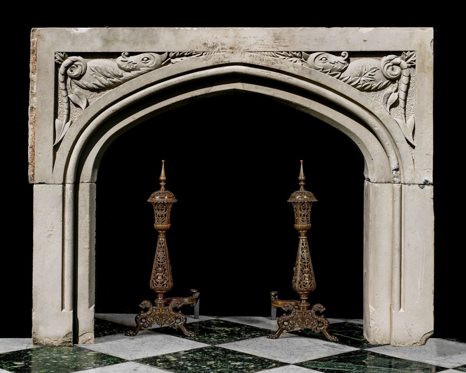 Каменный камин в стиле готики