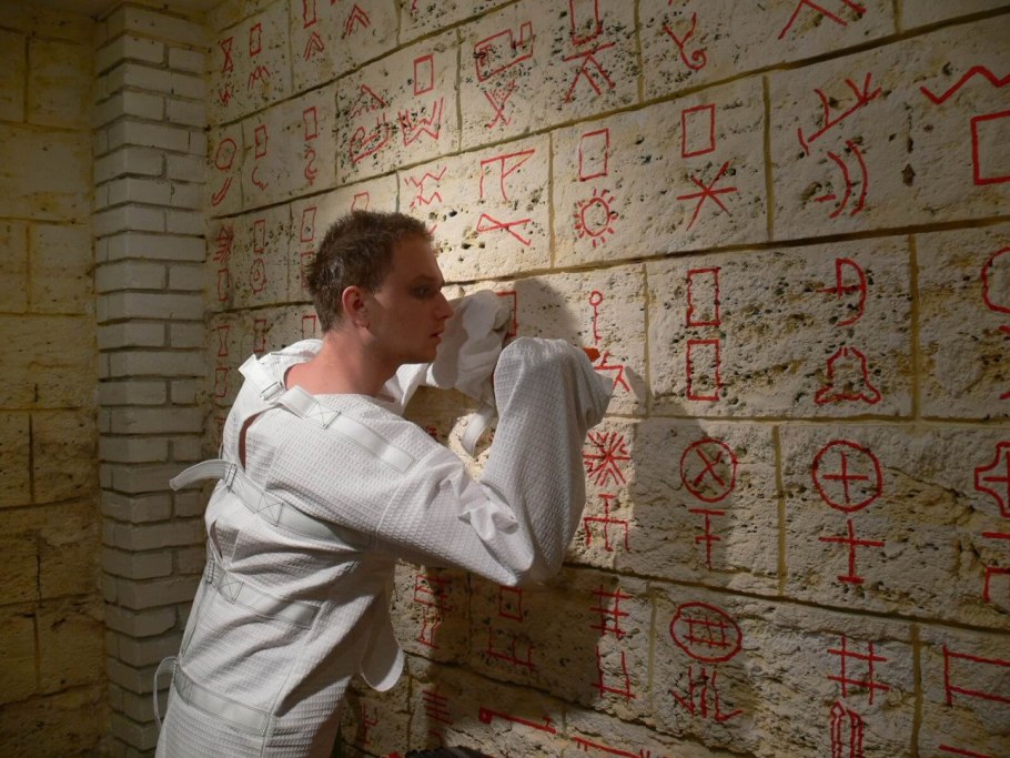 Комната в дурке с мягкими стенами