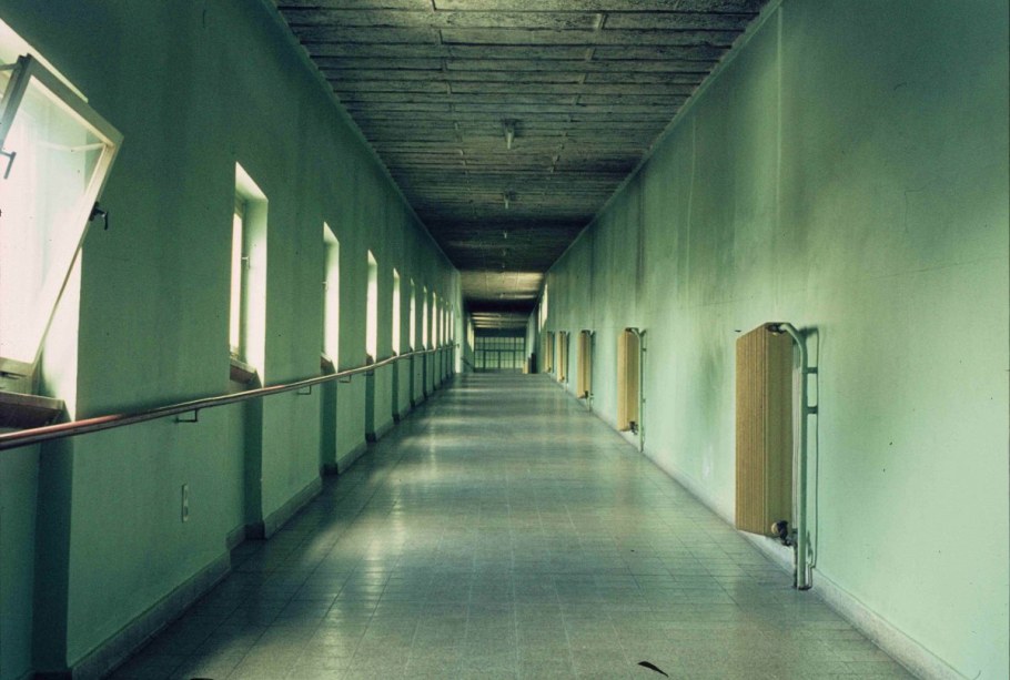 Палата психбольницы с мягкими стенами