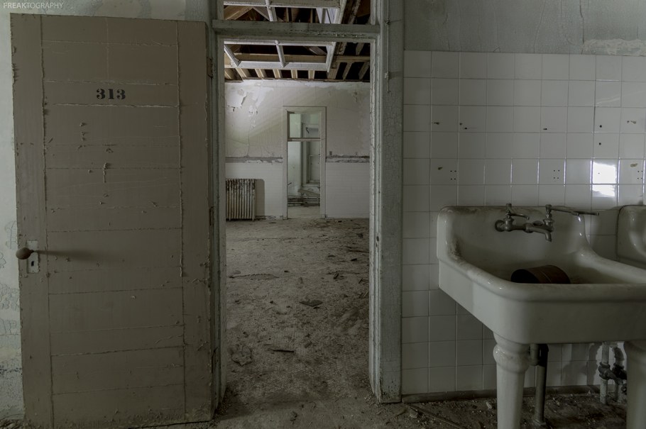 Обои хд на телефон вертикальные психиатрическая больница