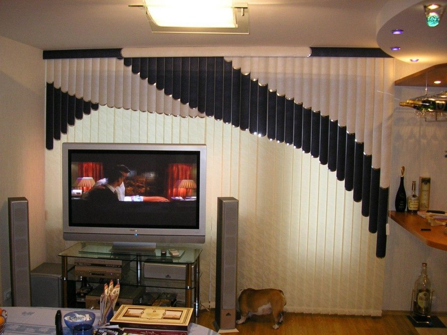 Вертикальные жалюзи в гостиную