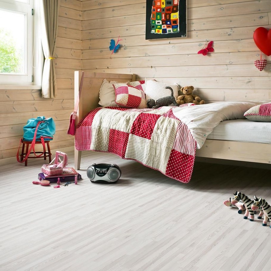 Обои под дерево для стен в интерьере