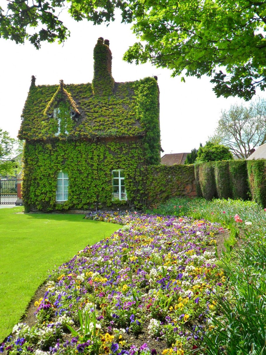 Английский сад Savil Garden