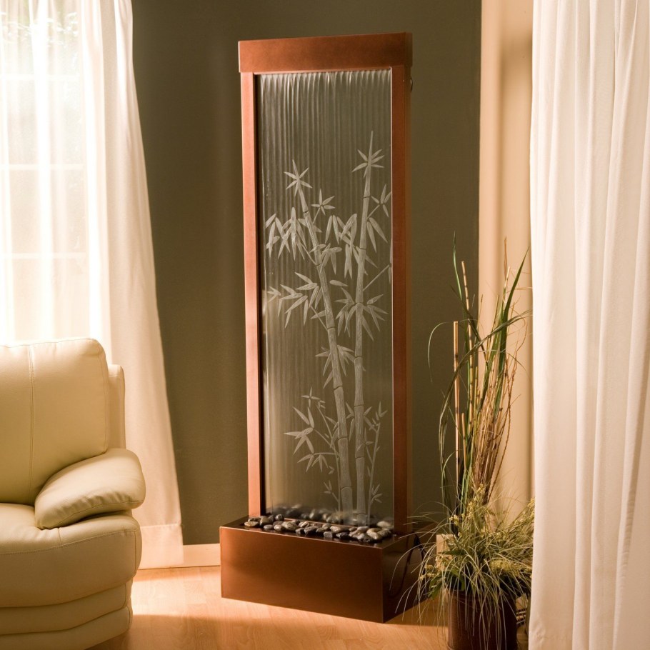 Искусственные водопады по стеклу