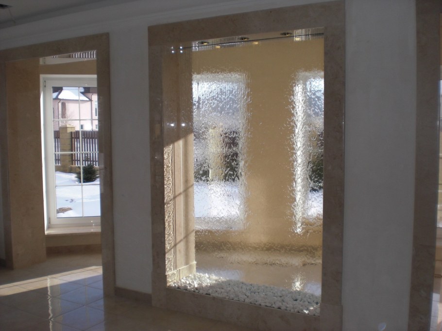 Стеклянная перегородка водопад