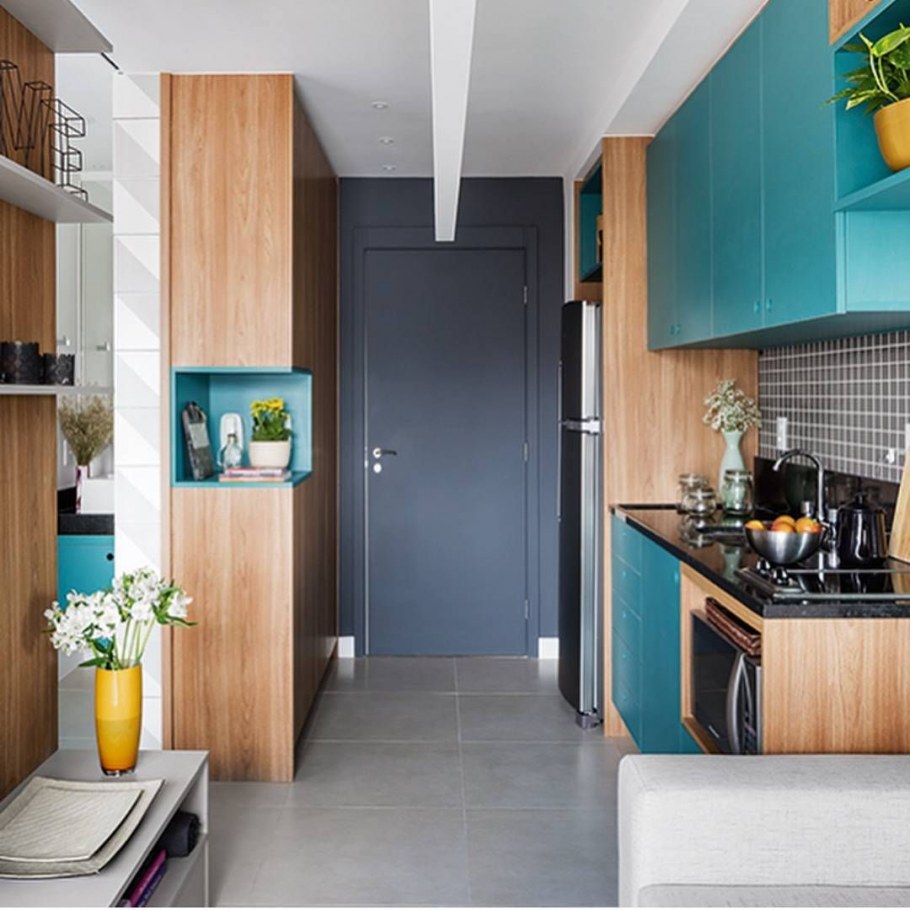 Кухня в коридоре квартиры студии 24 кв м