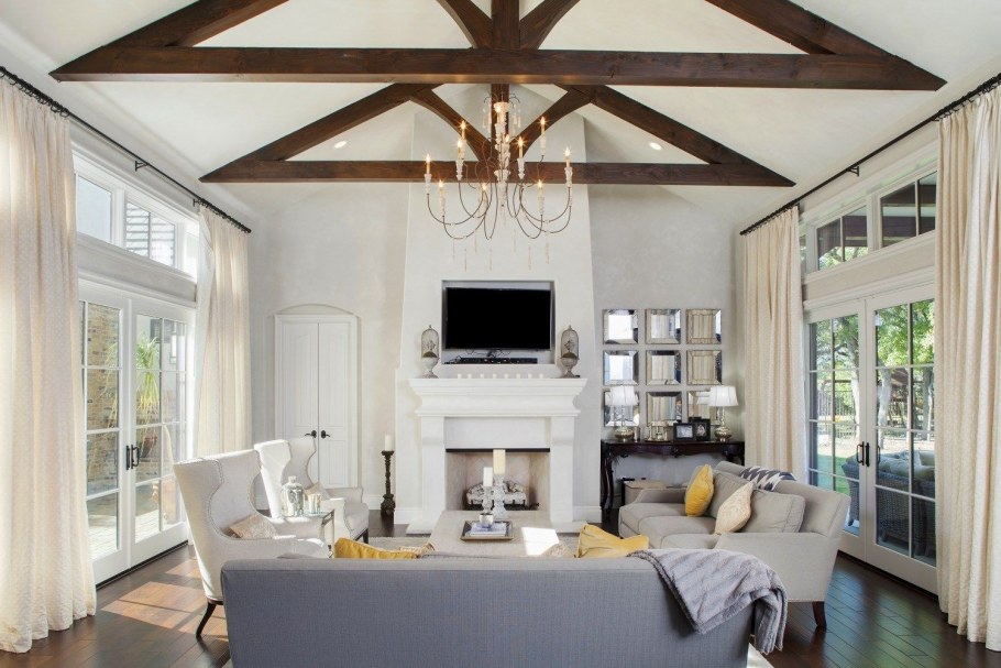 Белые потолочные балки