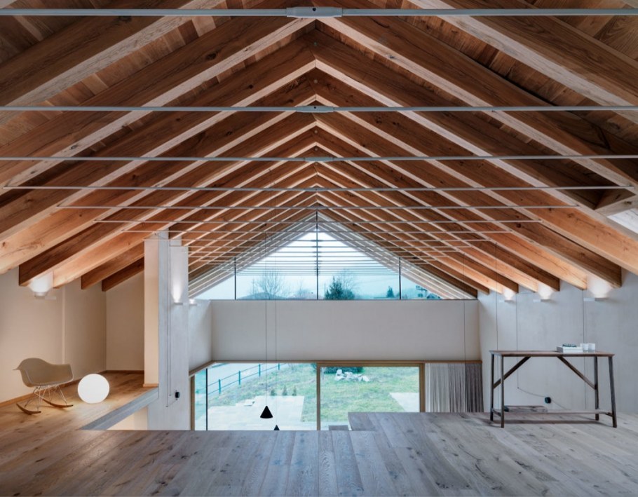 Балки на чердаке в интерьере