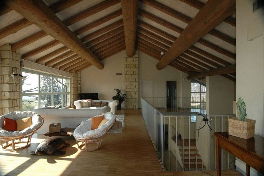 Деревянные балки в интерьере