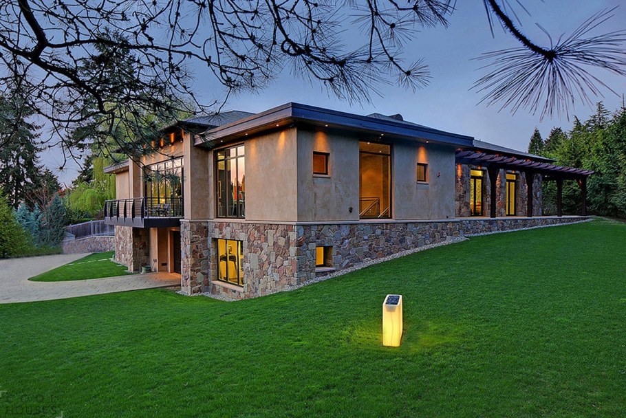 Одноэтажный дом на склоне