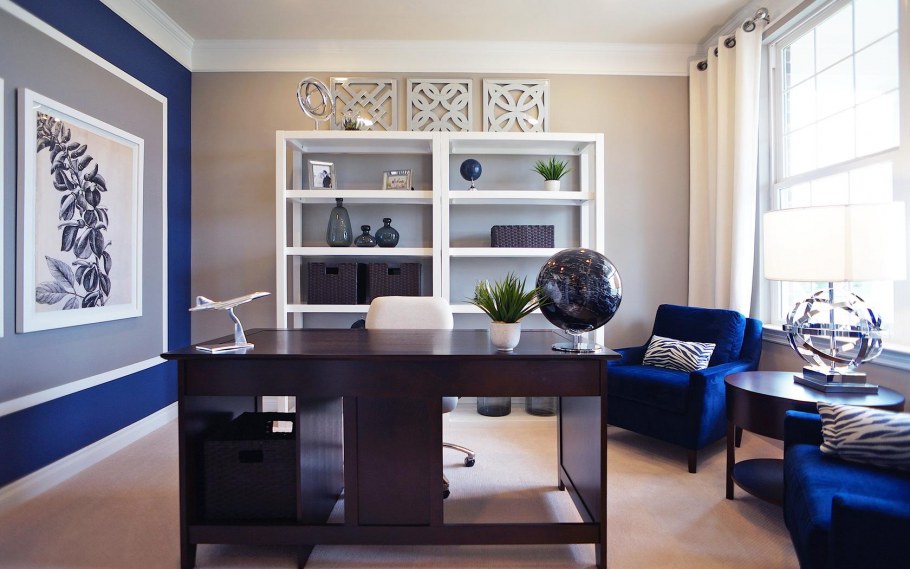 Интерьер кабинета с голубыми оттенками