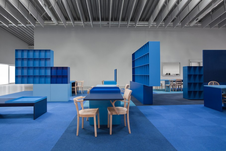 Офис в синих тонах