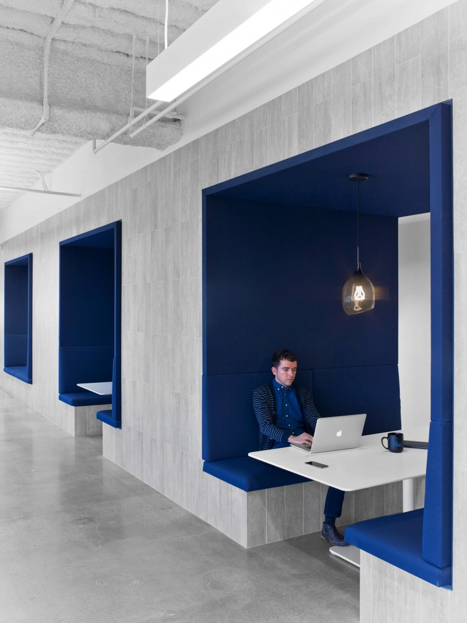 Офисный интерьер в синих тонах