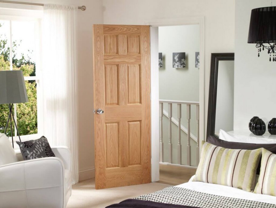 Дверь в спальню