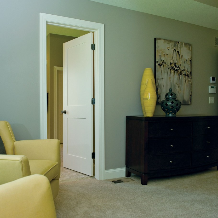 Дверь в комнату