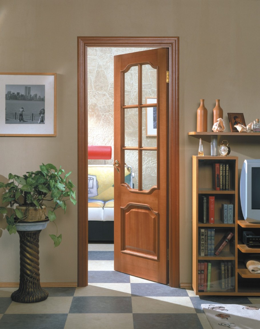 Дверь в комнату