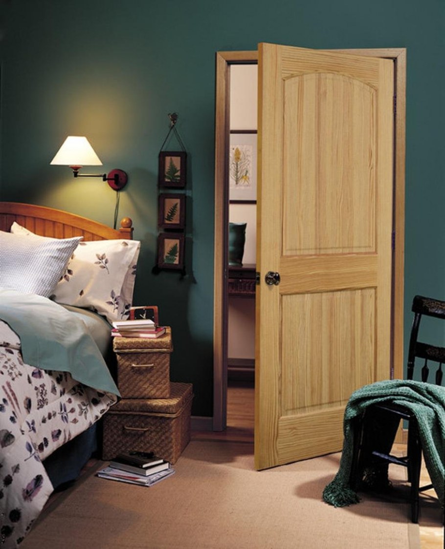Дверь в спальню