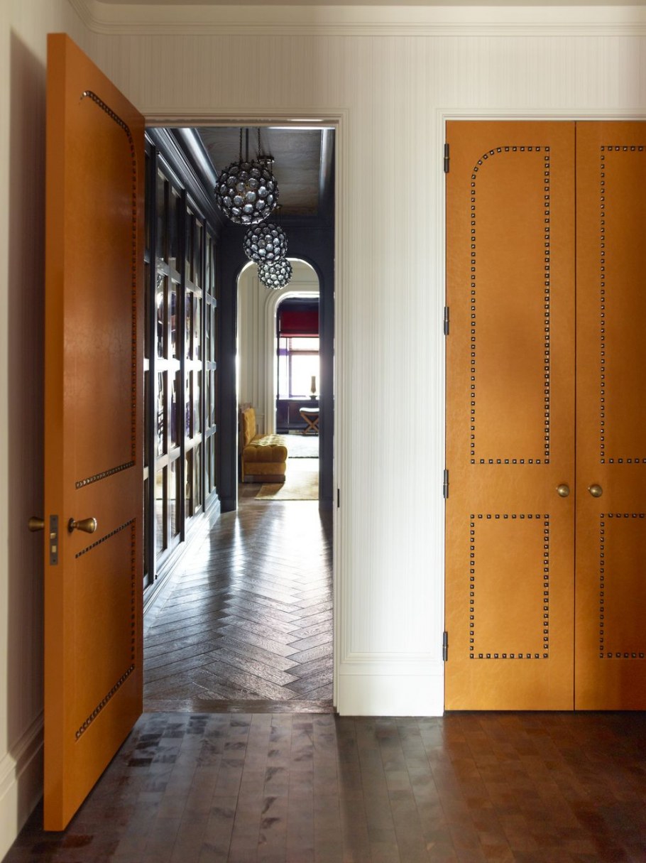 Двери в коридоре