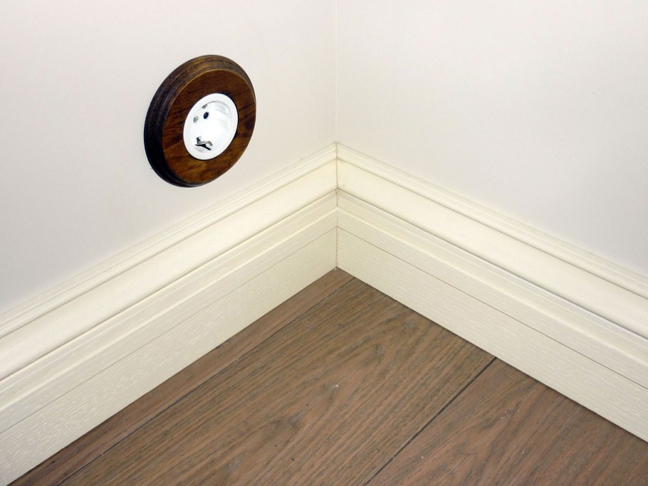Skirting for LVT плинтус