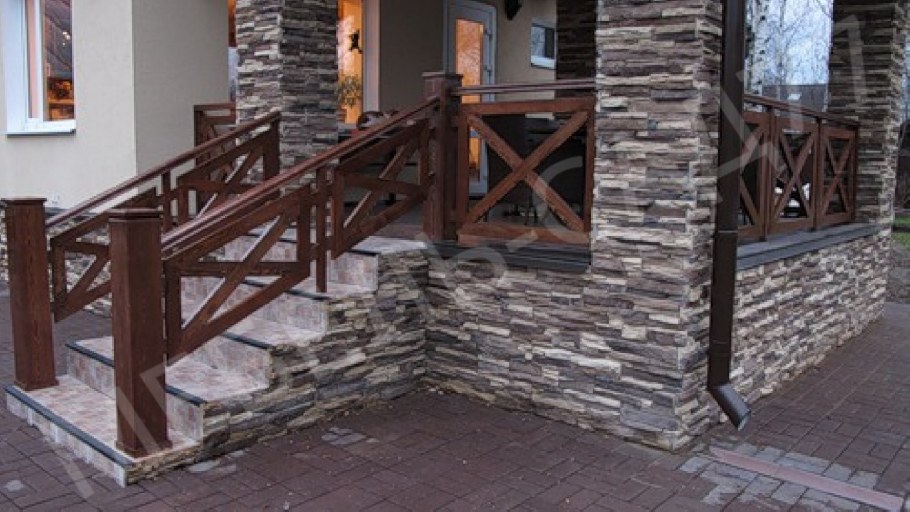 Перила из камня для крыльца