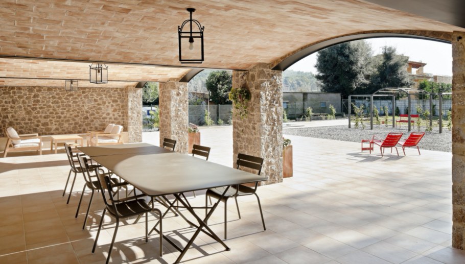 Веранда из натурального камня