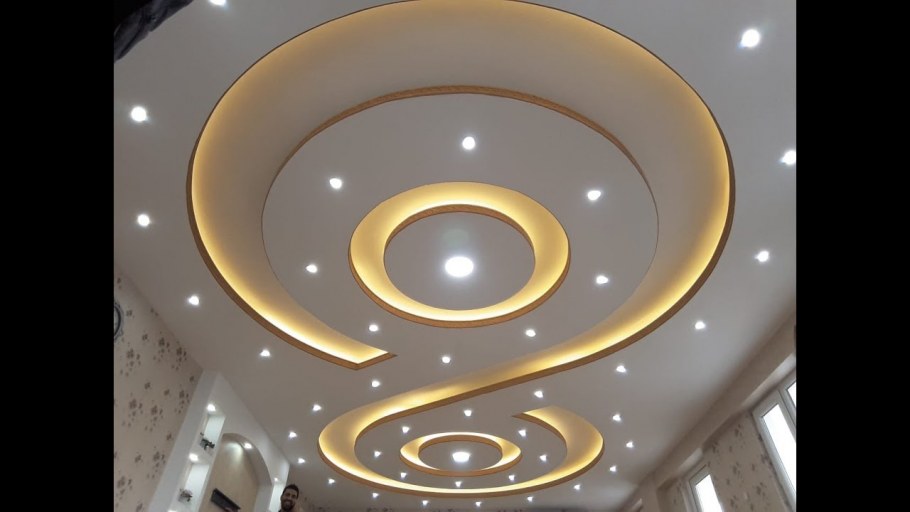 Фигурный потолок зала 2020