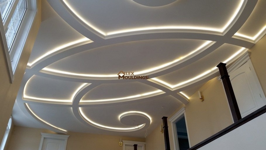 Классические фигурные потолки