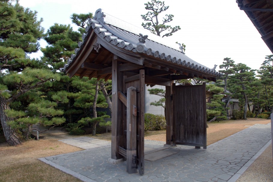 Японские арки Тори в саду