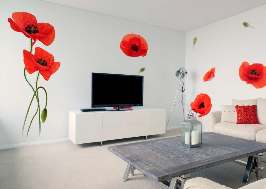 Цветы на стене в интерьере