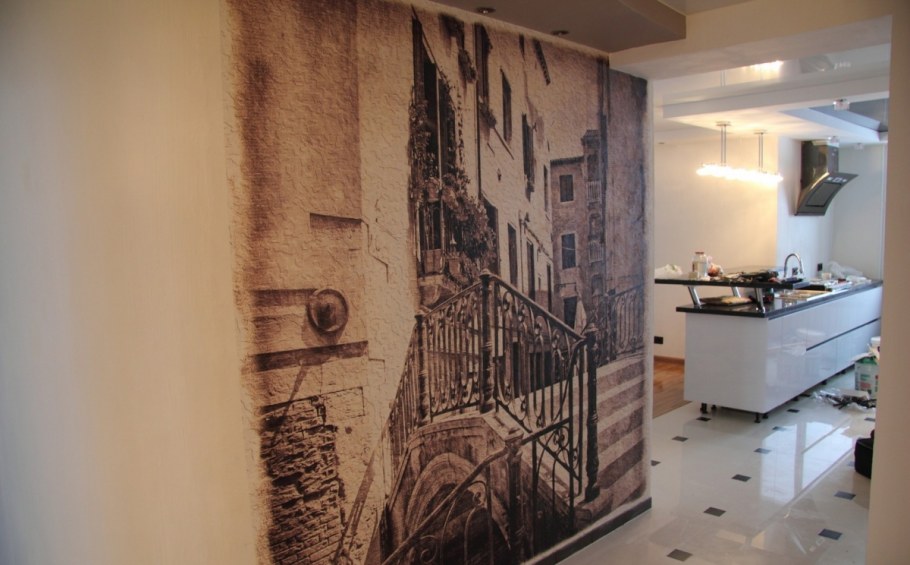 Роспись стен в прихожей квартиры