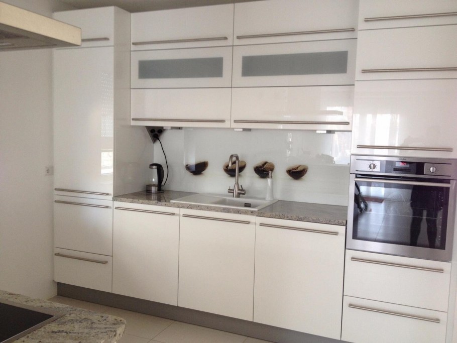 Встроенная кухня белый глянец