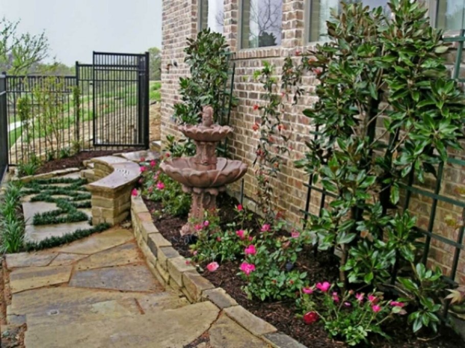 Подпорная стена + забор из кирпича