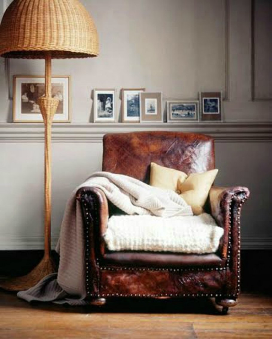 Кресло и торшер в интерьере