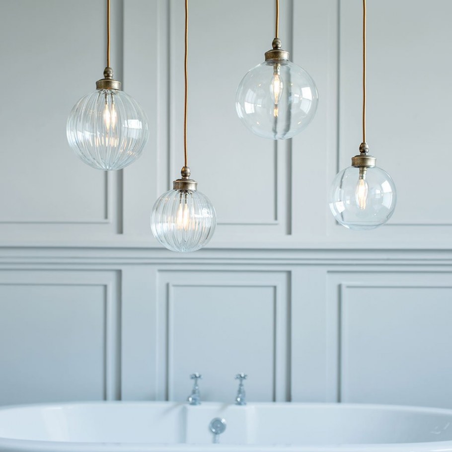 Люстра в ванную комнату