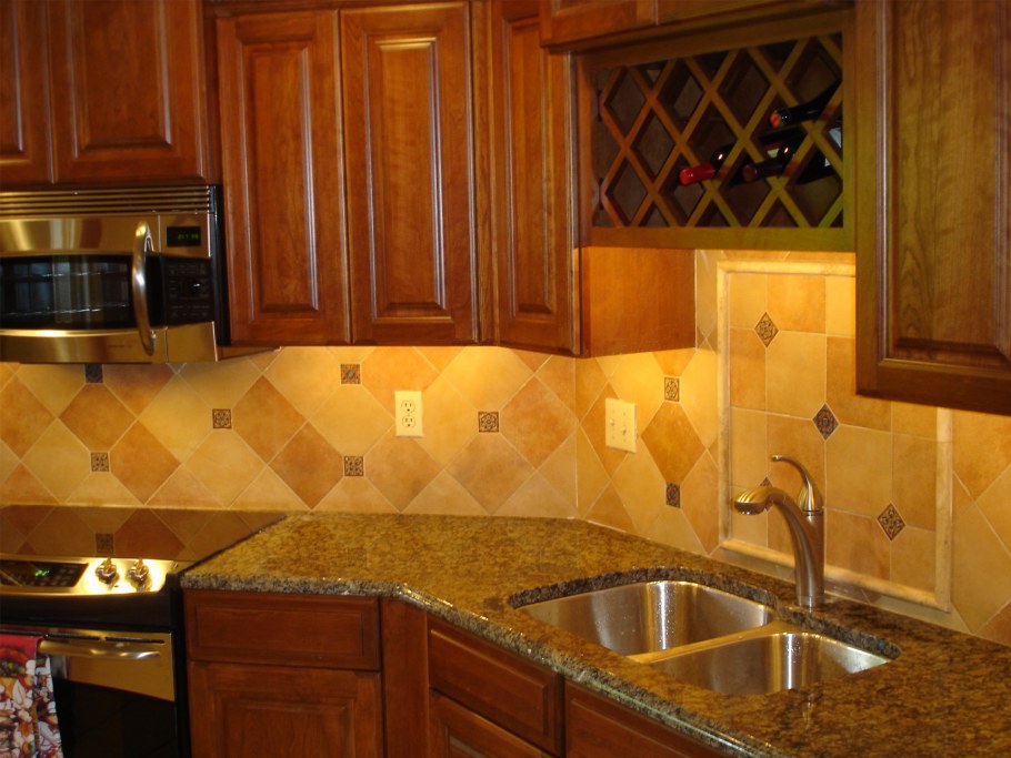 Фартук для бордовой кухни