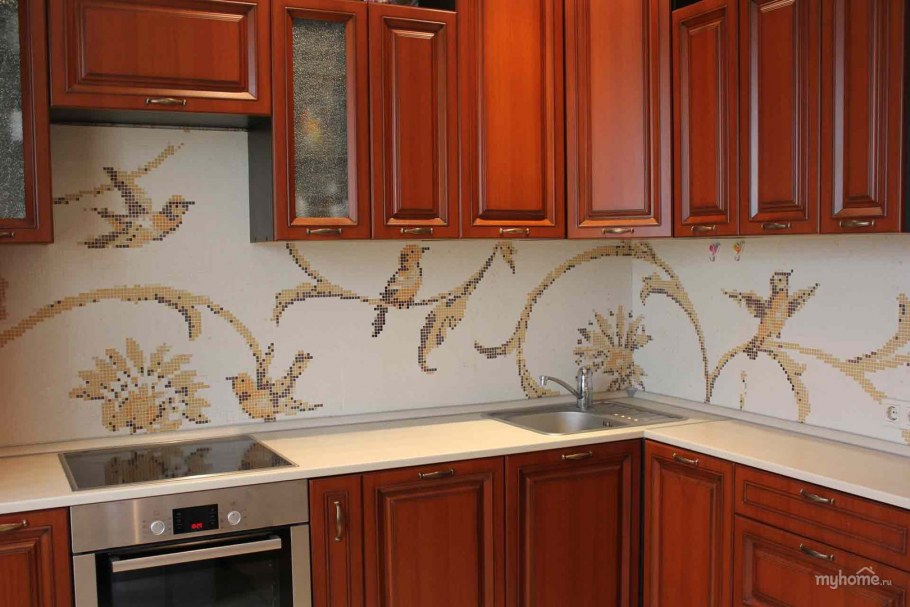 Крупная плитка на фартук