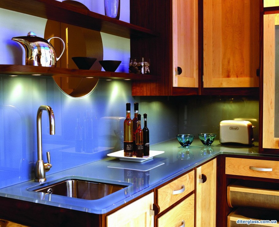 Стеклянный фартук для кухни
