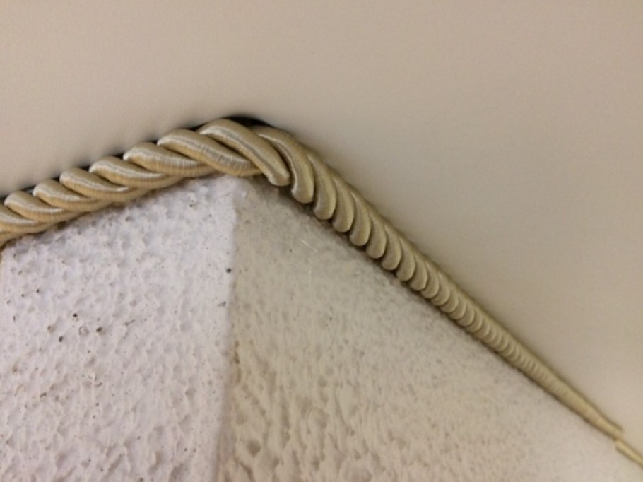 Канат вместо плинтуса на потолок