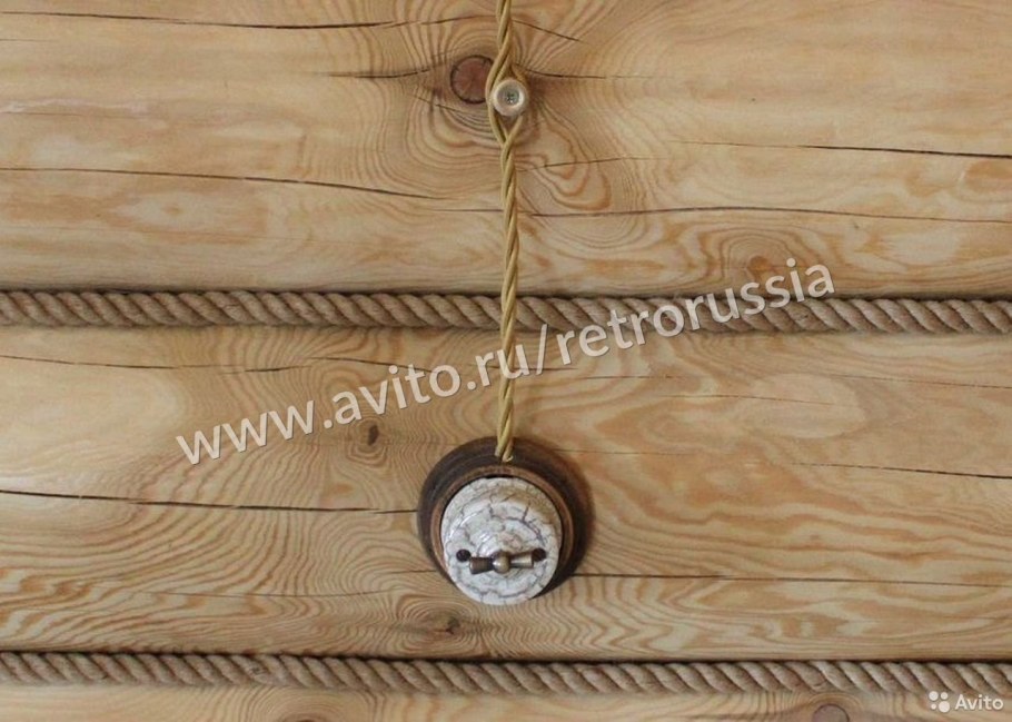 Конопатка оцилиндрованного бревна