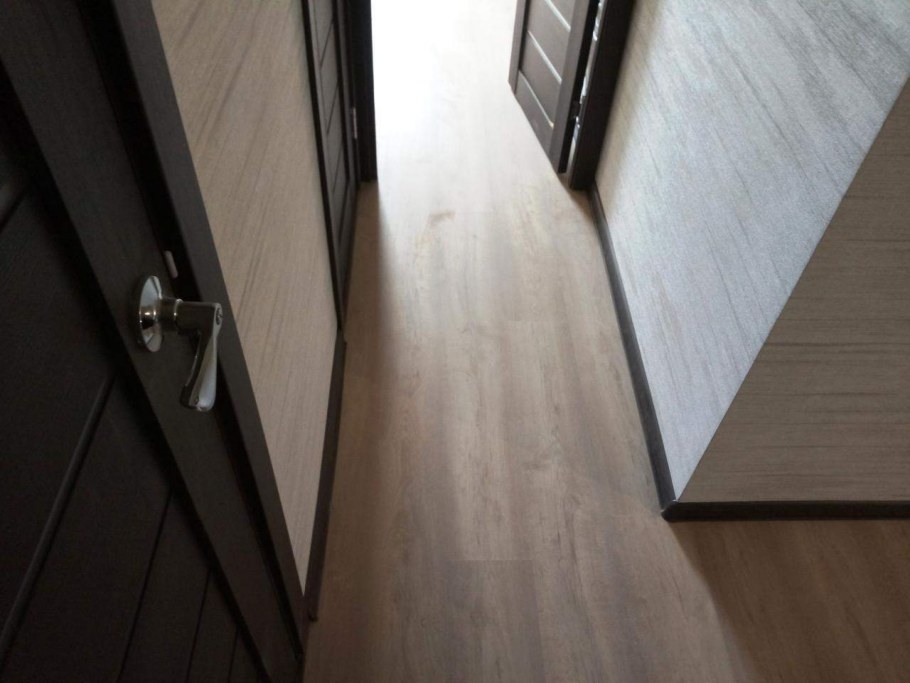 Укладка плитки ПВХ на клей