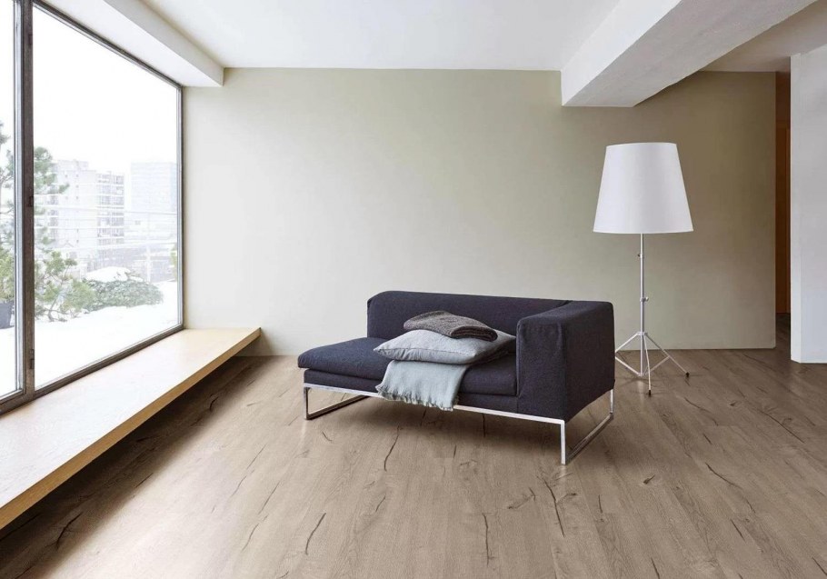 Белый ламинат по диагонали